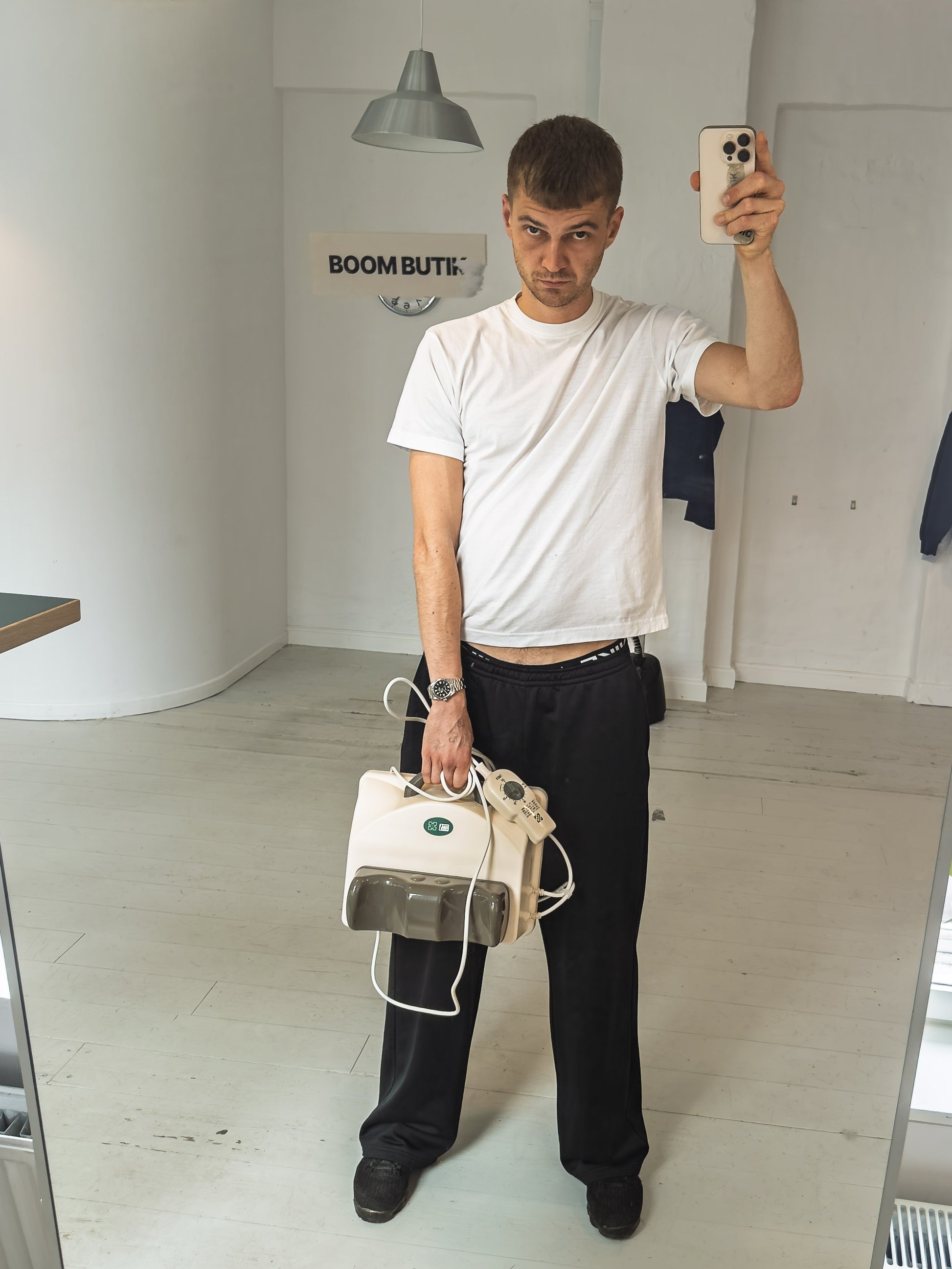 Viggo is 195 cm tall and wears size XL. | black