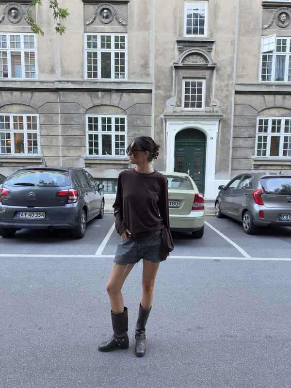 Rose is 176 cm tall and wears size M. | dark brown