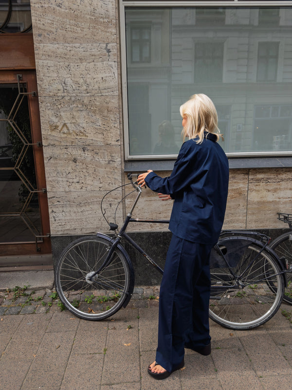 Sofie is 170 cm tall and wears size M. | navy