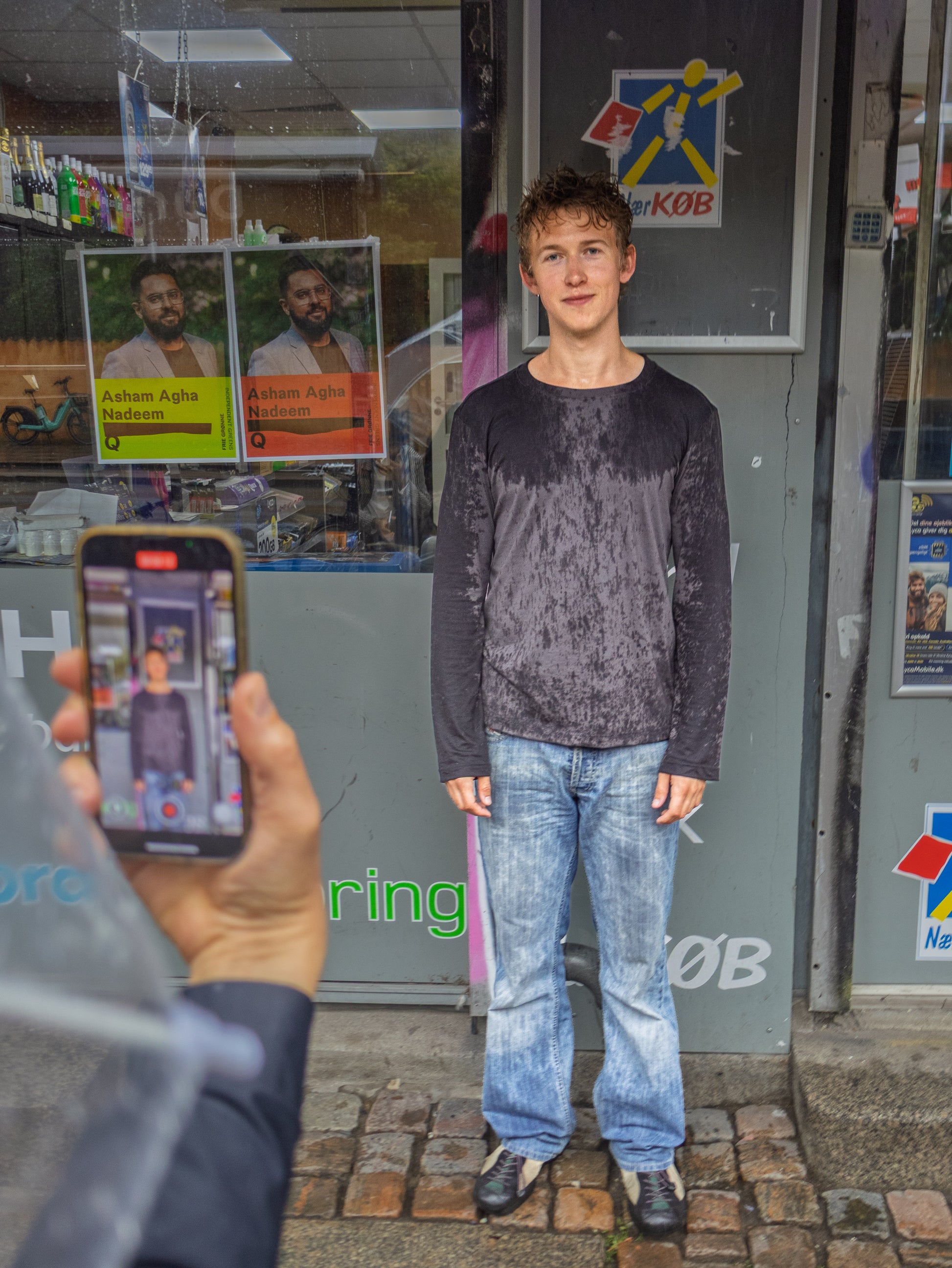 Peter is 188 cm tall and wears size XL. | dark grey