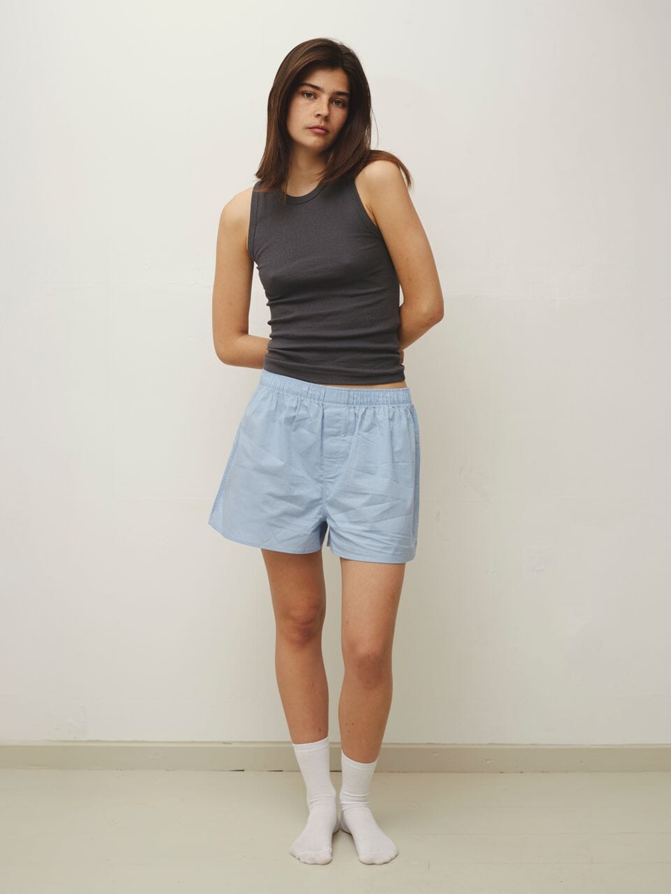 Laura is 180 cm tall and wears size M-L. | light blue