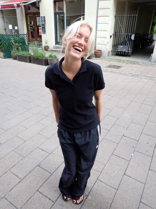 Sofie is 170 cm tall and wears size S. | black
