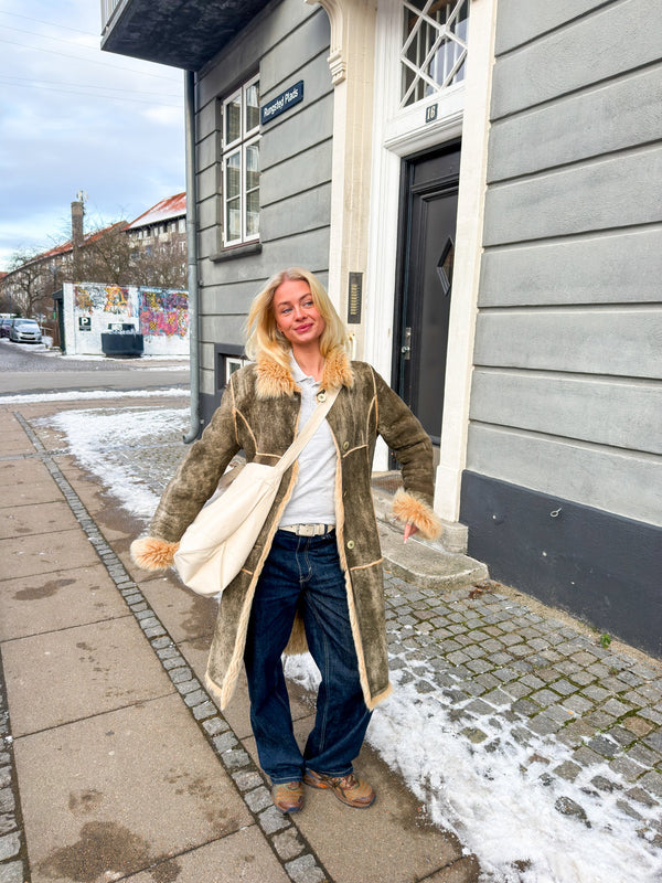 Rebecca is 169 cm tall and wears size XS. | gray