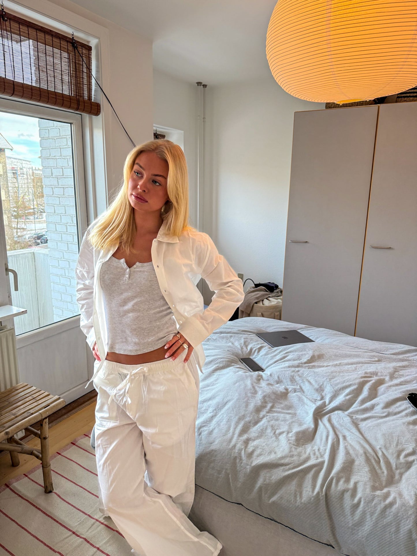 Cille is 165 cm tall and wears size S. | white