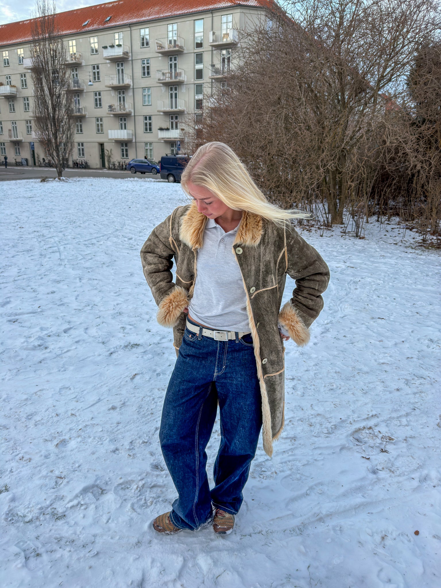 Cille is 165 cm tall and wears size S. | grey