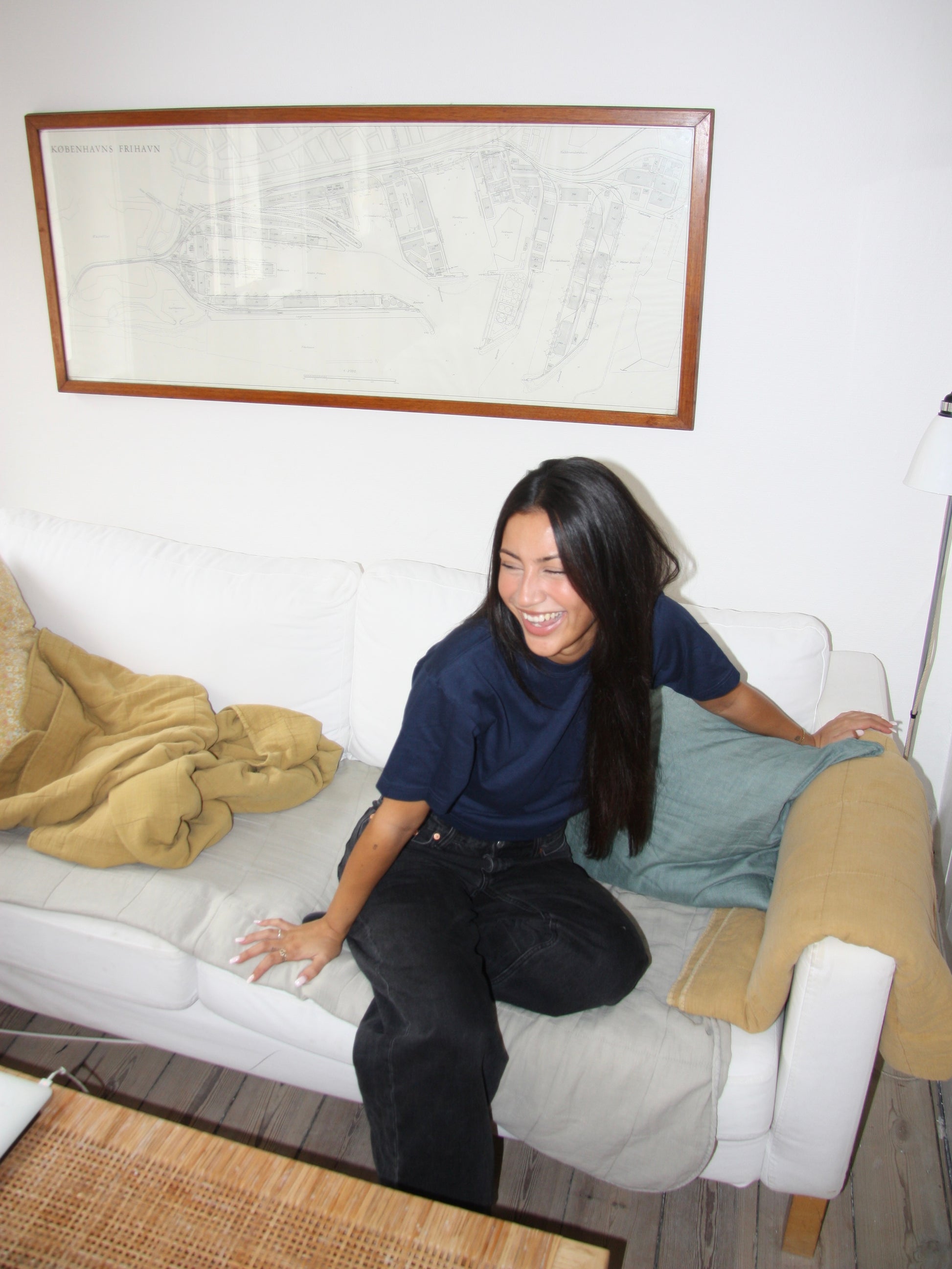 Nanna is 166 and wears size S. | dark blue