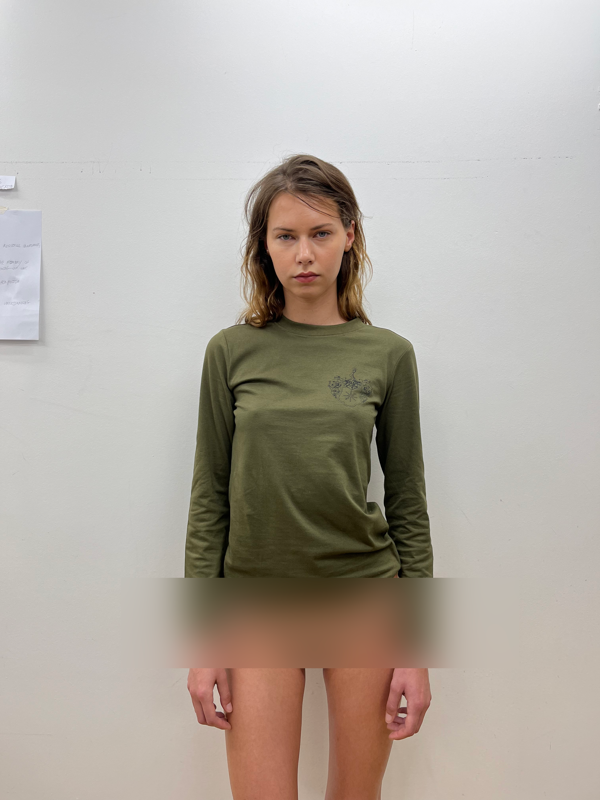 Hanna (183 cm) is wearing size XS.