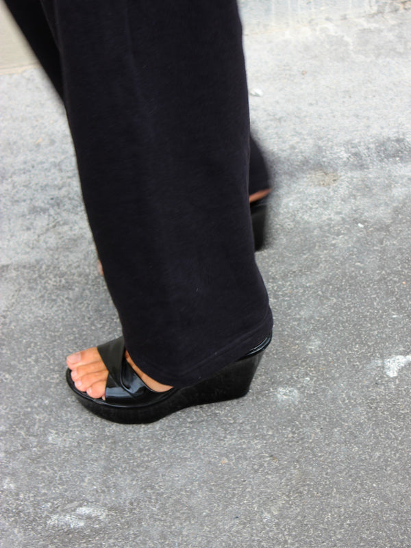 | loose black
