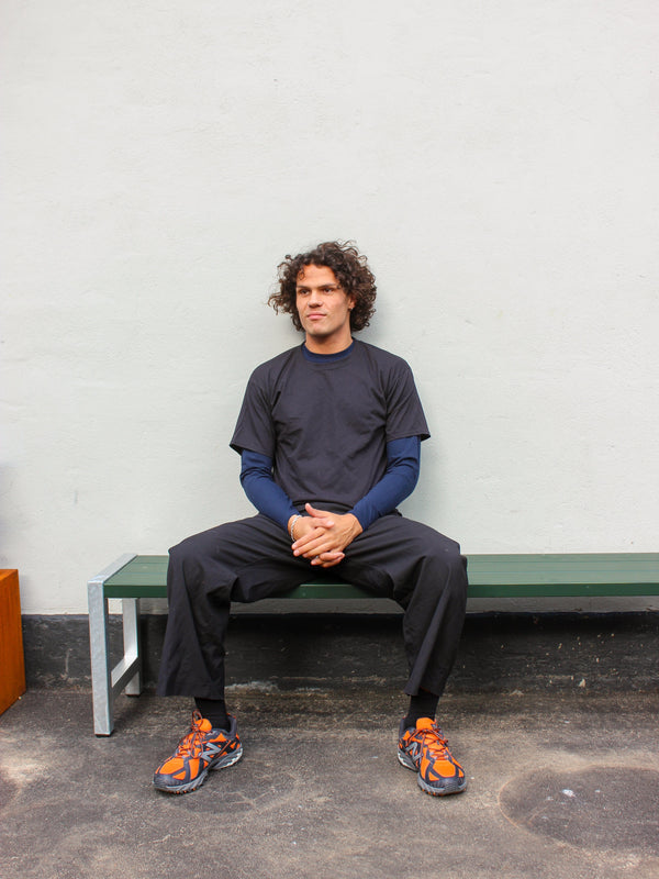 Milton is 189 cm tall and wears size XL. | black