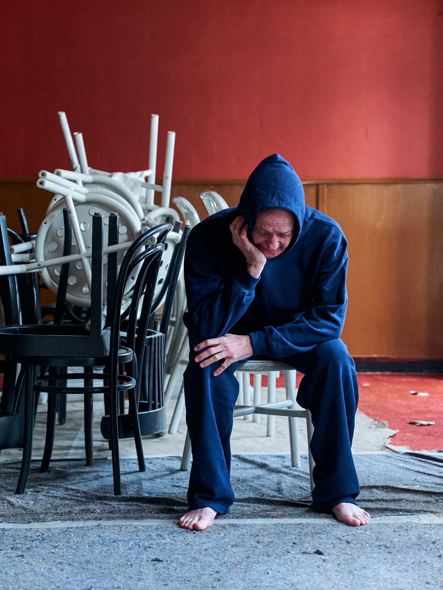 Knud is 183 cm tall and wears size L. | dark blue