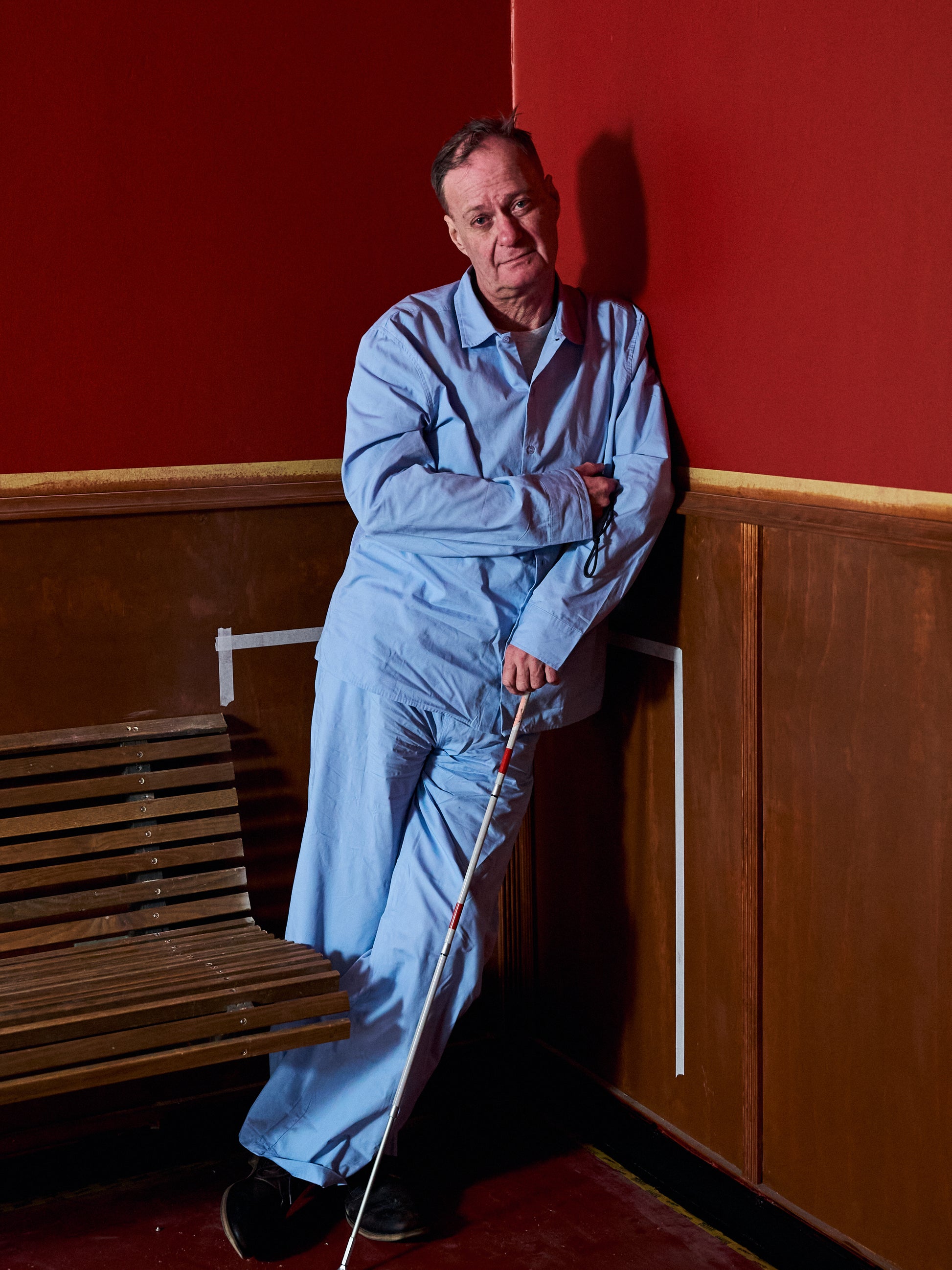 Knud is 183 cm tall and wears size L.