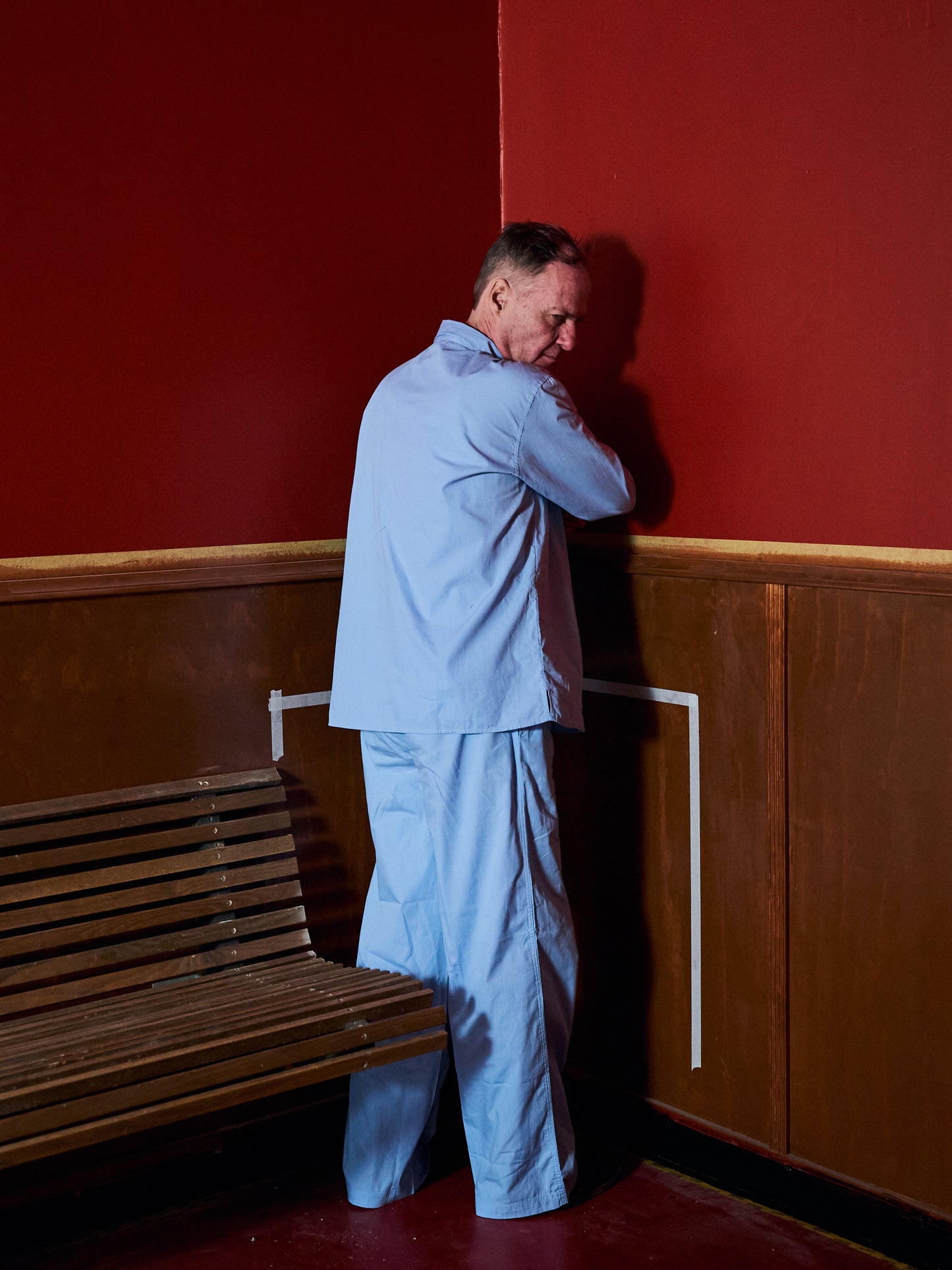 Knud is 183 cm tall and wears size L.