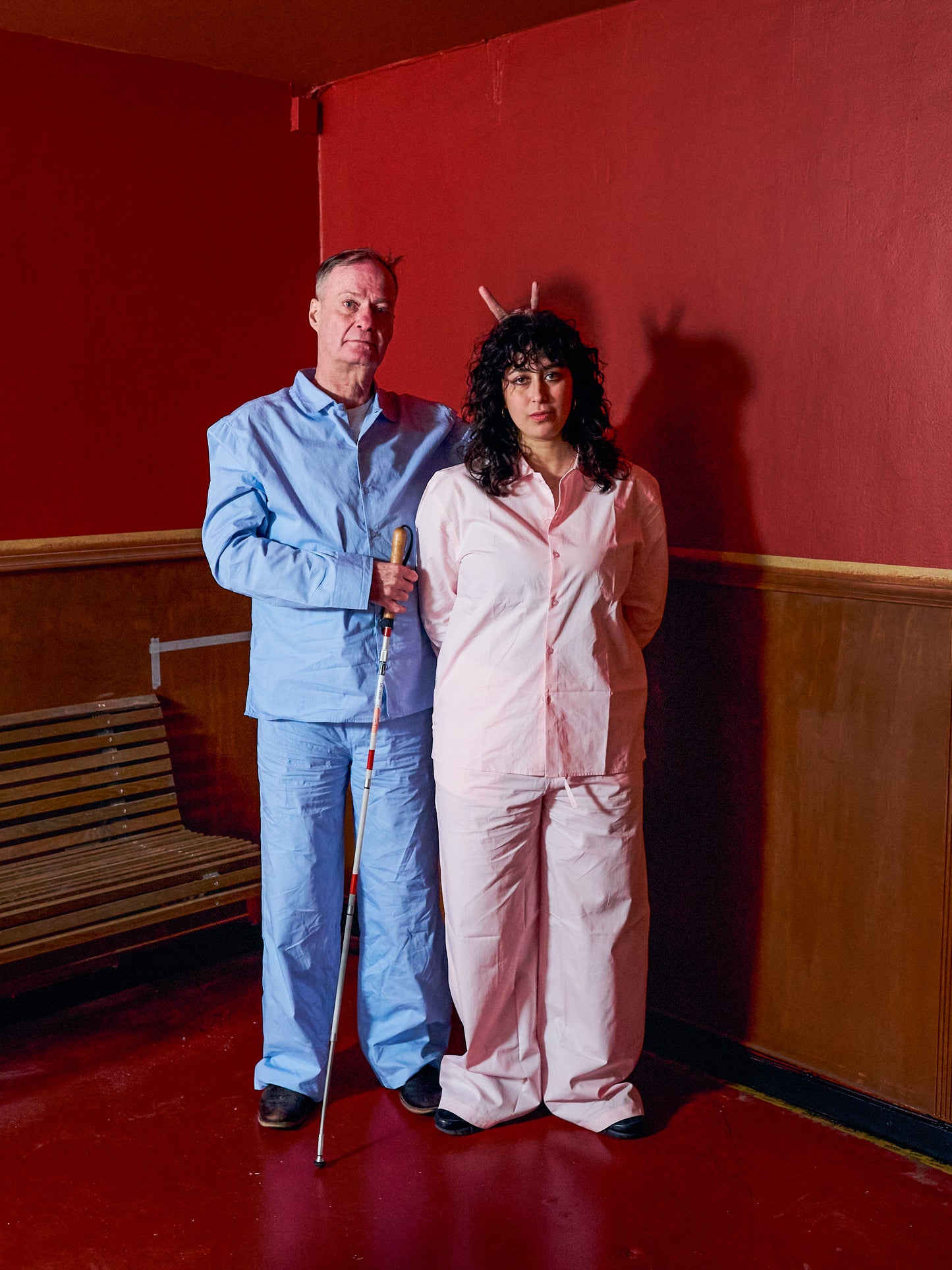 Knud is 183 cm tall and wears size L.