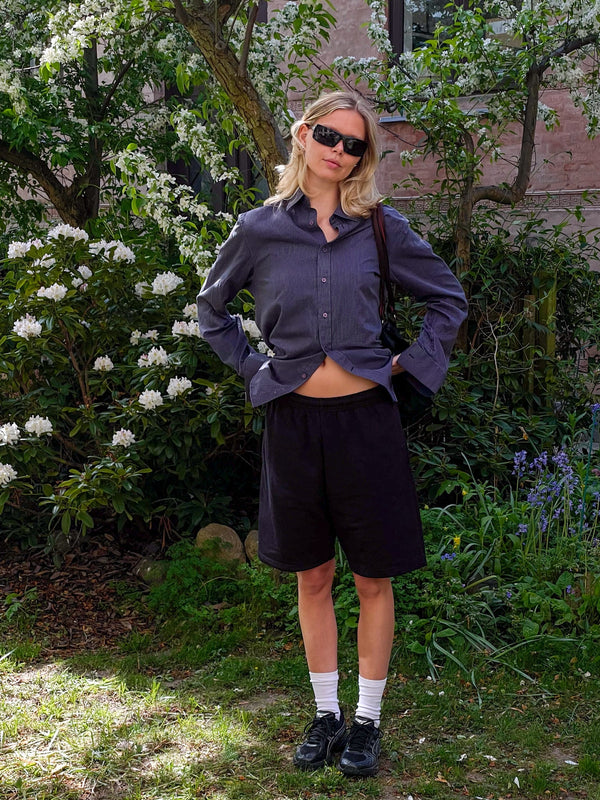 Clara is 179 cm tall and wears size L. | black
