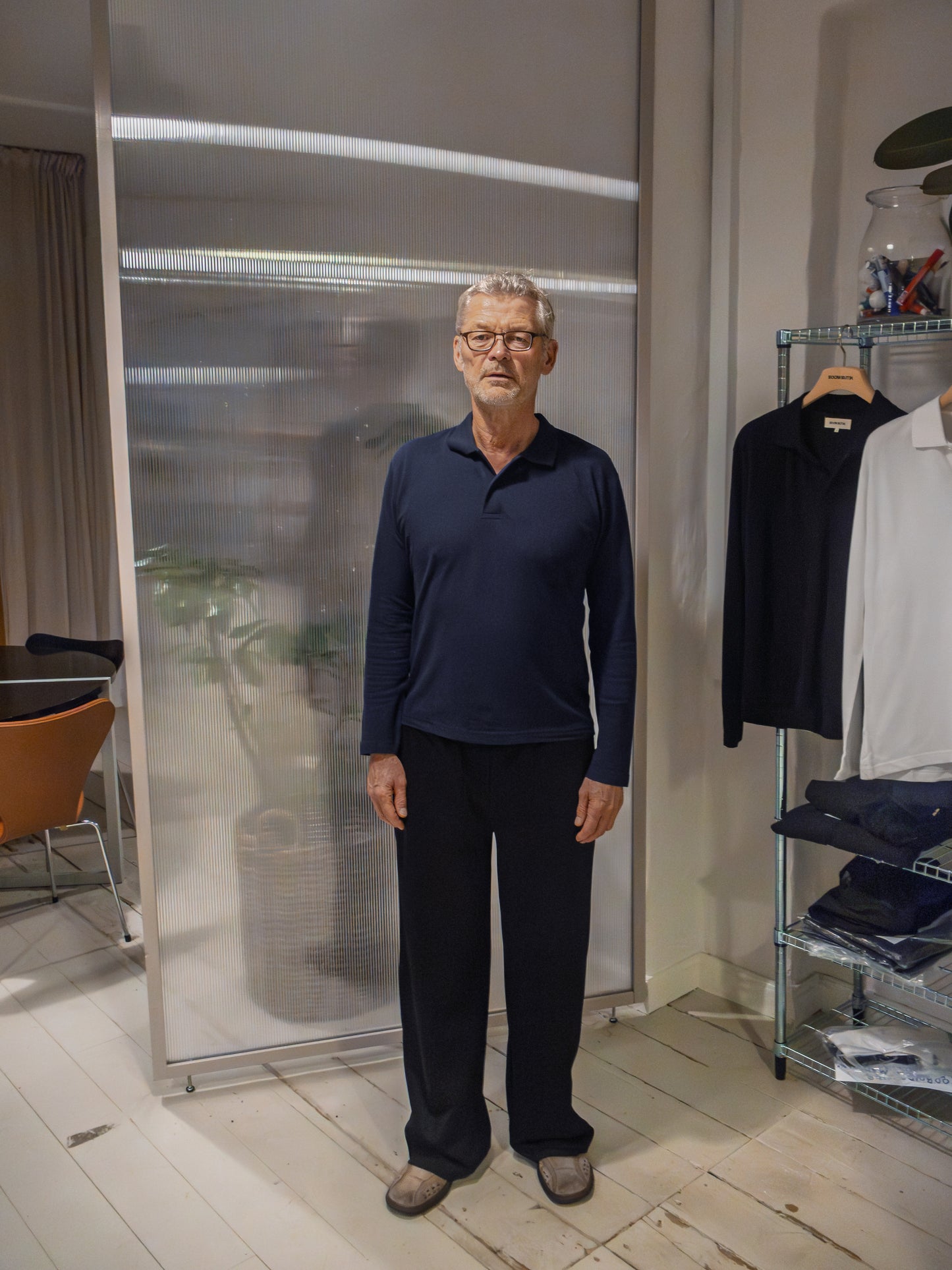 Jens is 186 cm tall and wears size L. | navy