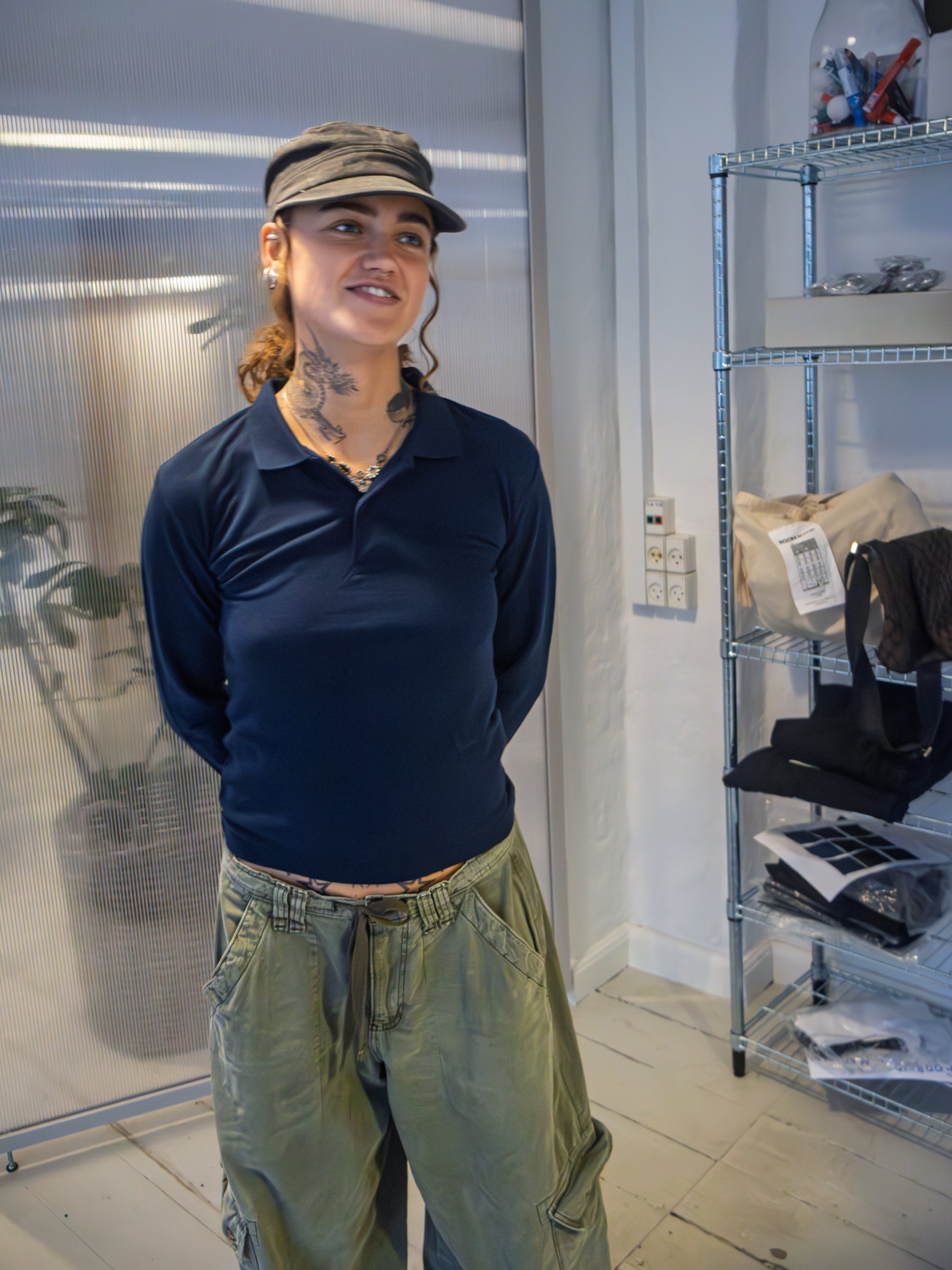 Astrid is 165 cm tall and wears size XXS. | navy